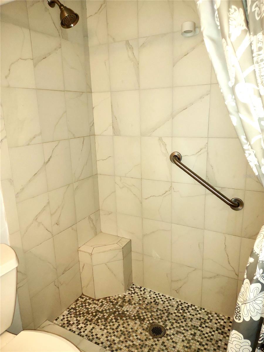 Image 21 of 32 For 876 Audubon Drive 876