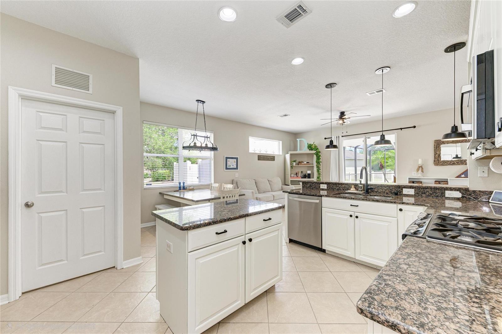 Image 18 of 54 For 6123 Blue Runner Court