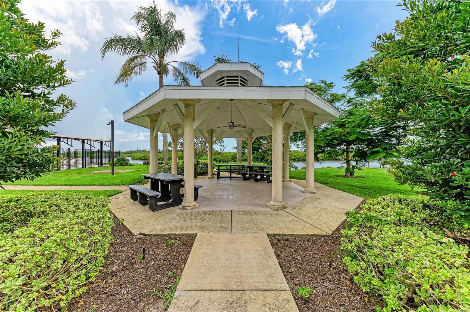 Image 51 of 57 For 1007 50th Street E