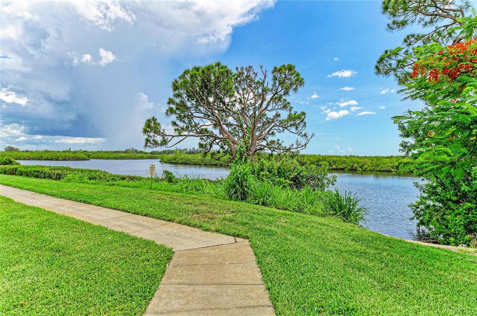 Image 53 of 57 For 1007 50th Street E