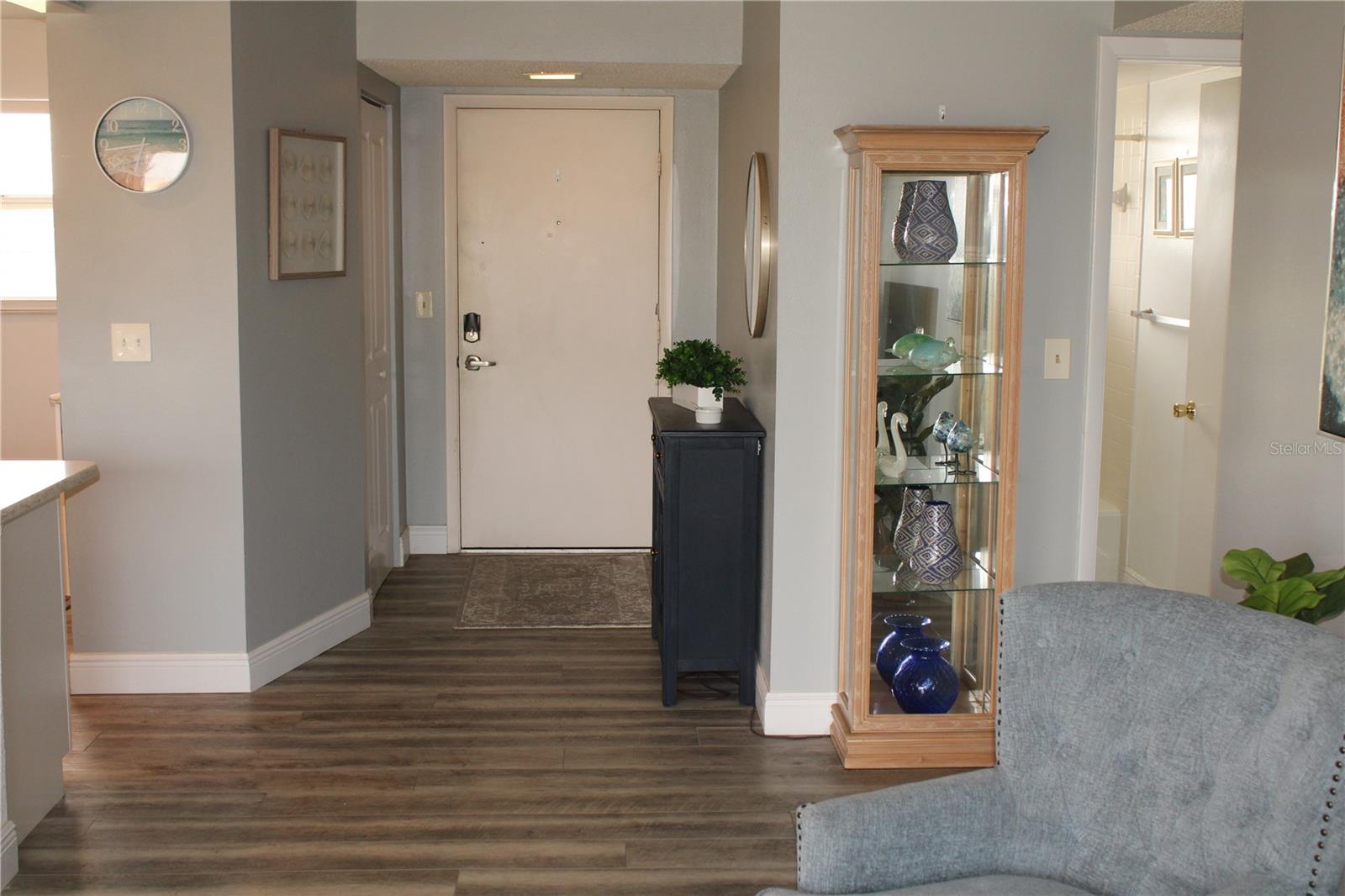 Image 18 of 61 For 4240 Ironwood Circle 404