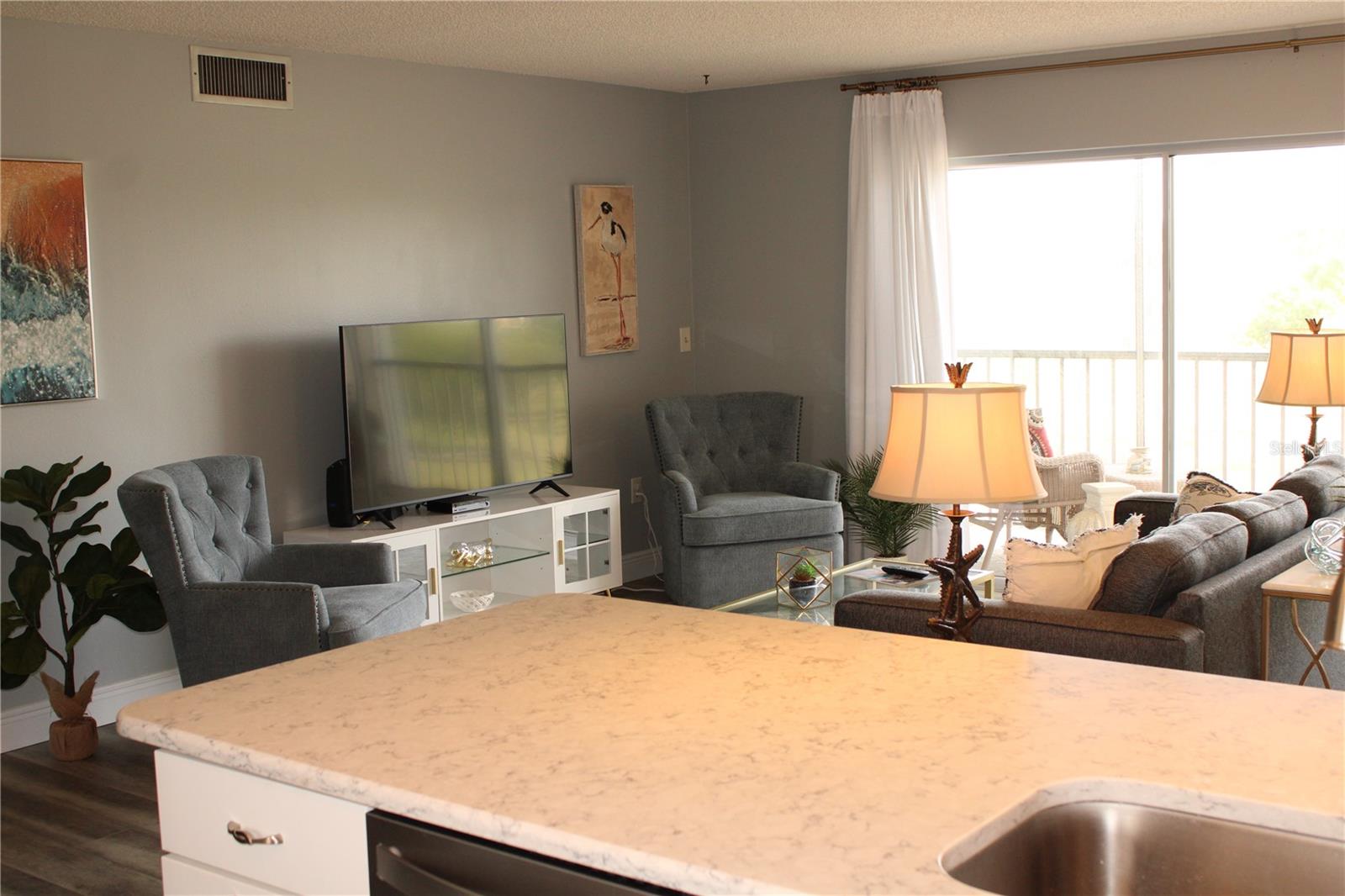 Image 8 of 61 For 4240 Ironwood Circle 404