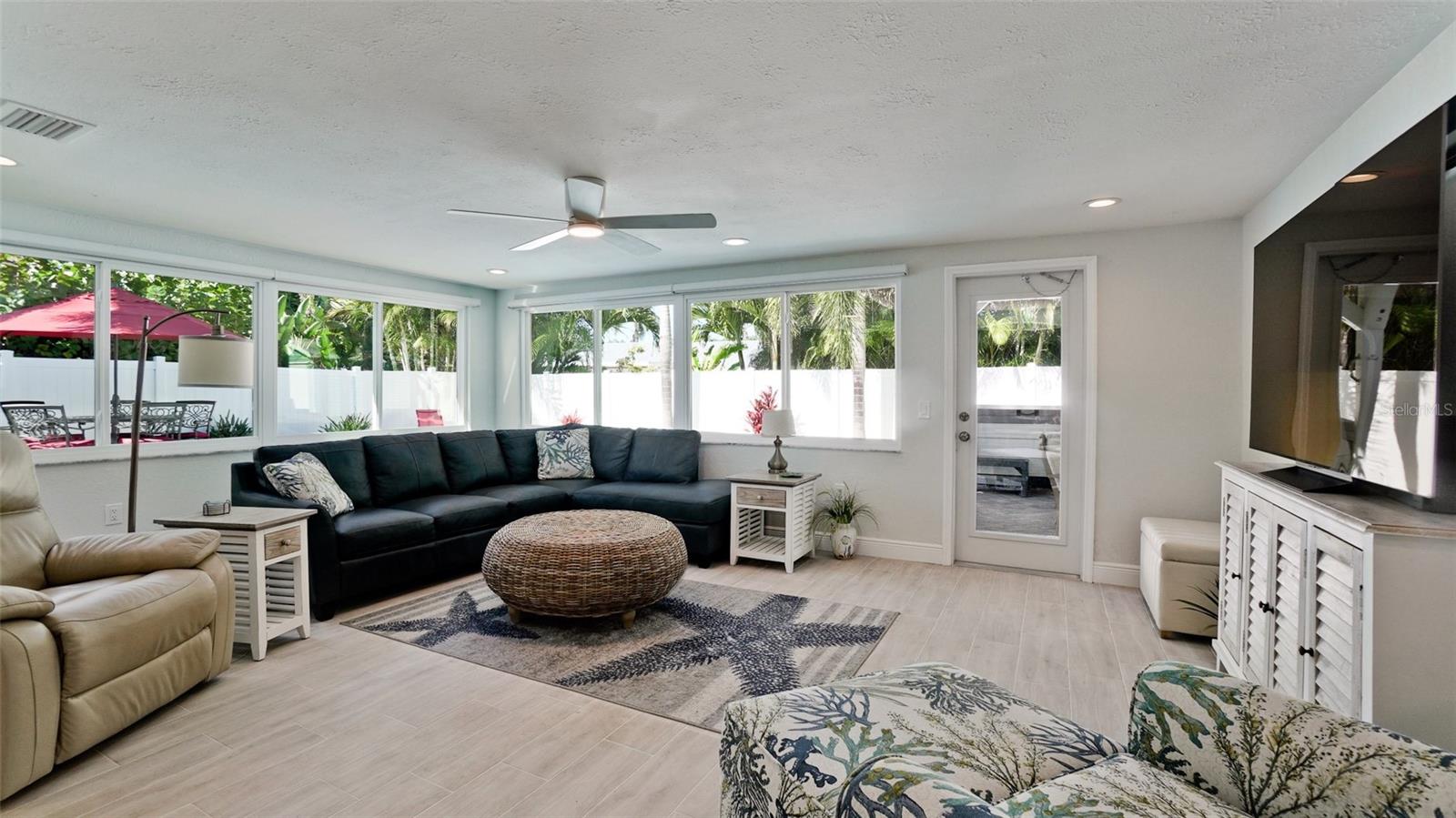 Listing photo id 14 for 504 69th Street