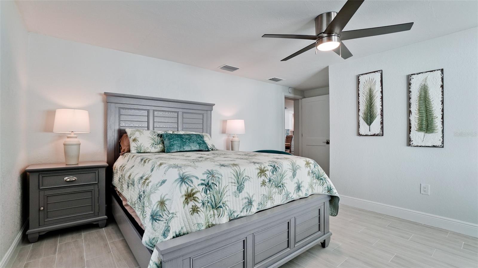 Listing photo id 31 for 504 69th Street