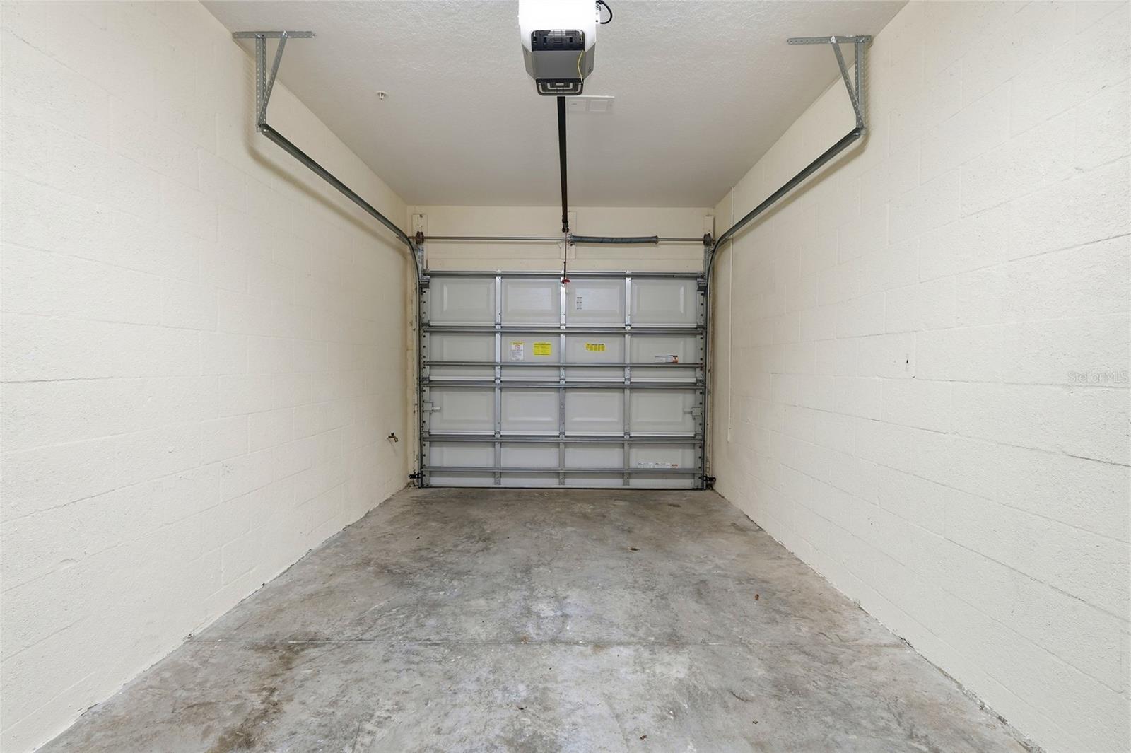 Image 24 of 35 For 7321 Skybird Road 397