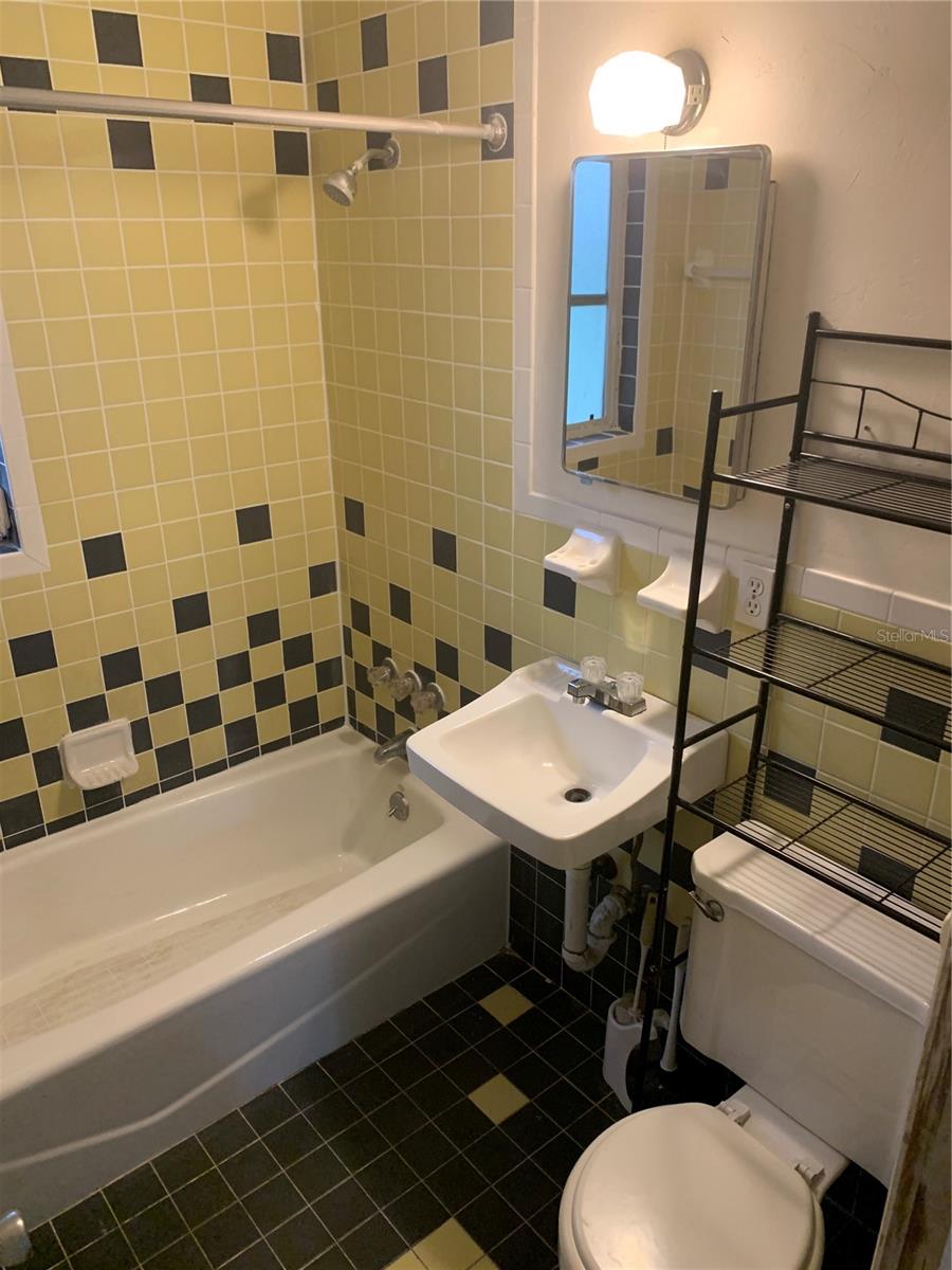 Image 12 of 13 For 1063 40th Street