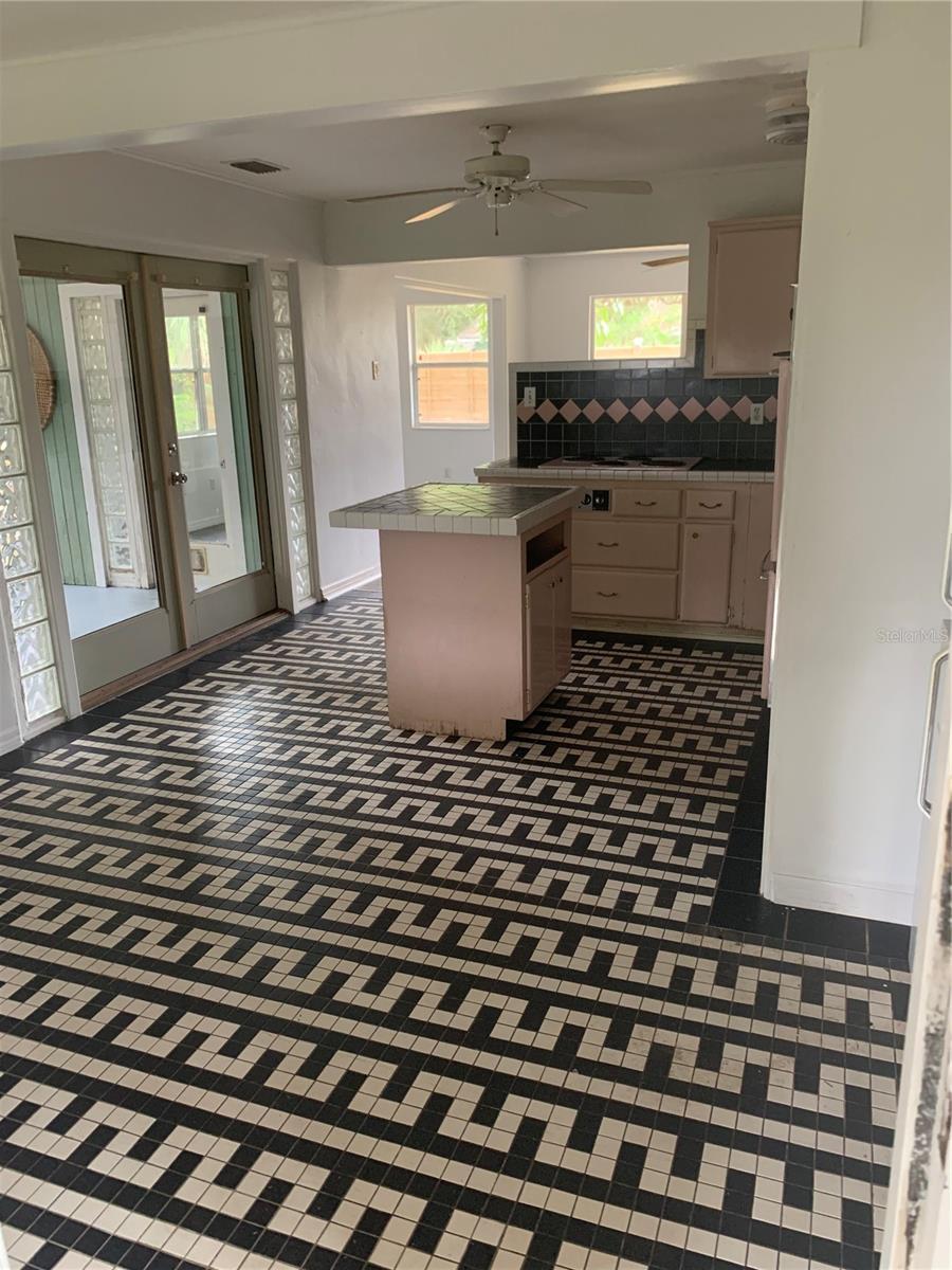 Image 5 of 13 For 1063 40th Street