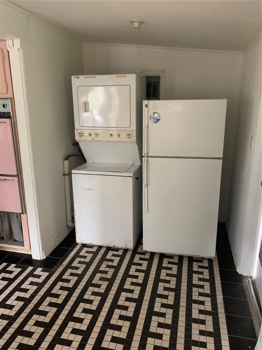 Image 6 of 13 For 1063 40th Street