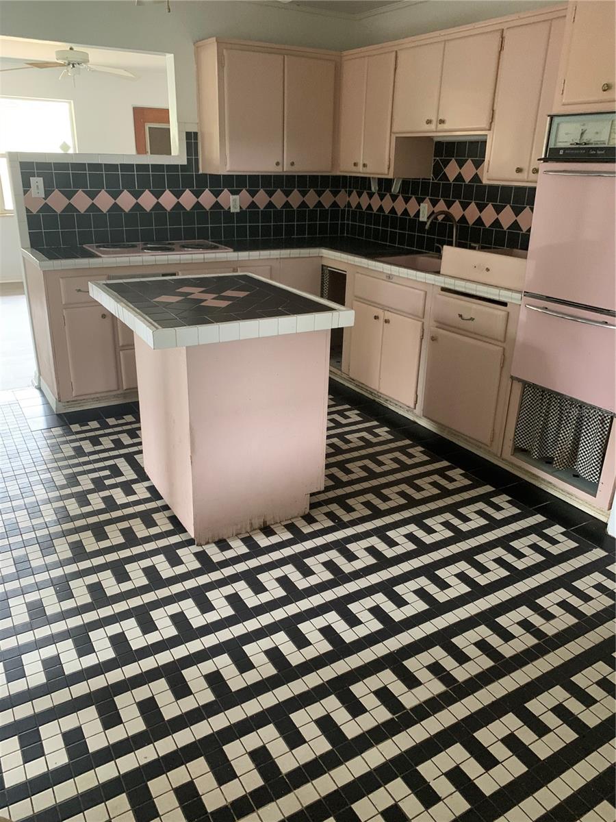 Image 7 of 13 For 1063 40th Street