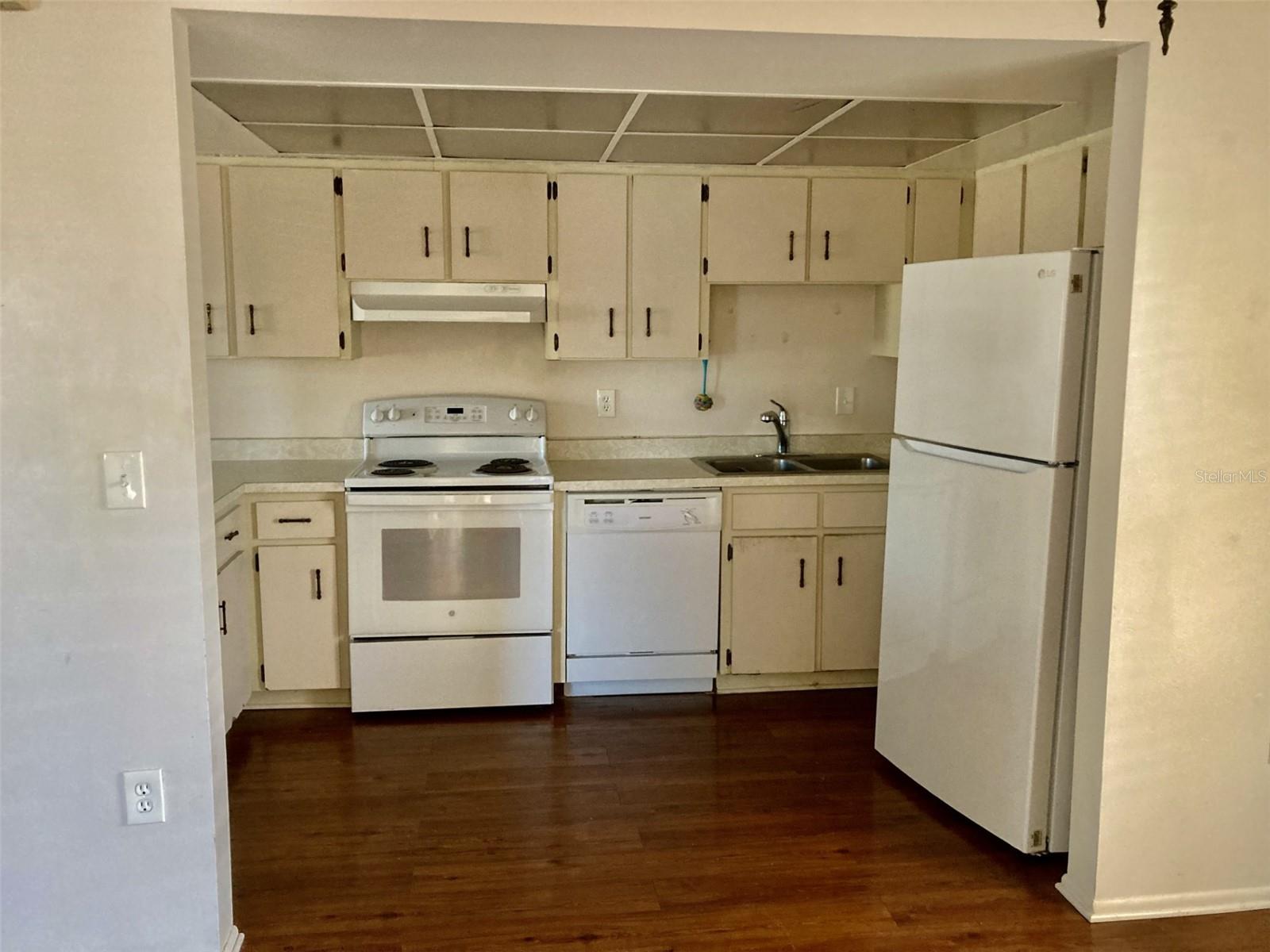 Image 6 of 8 For 5008 Manatee Avenue W 1