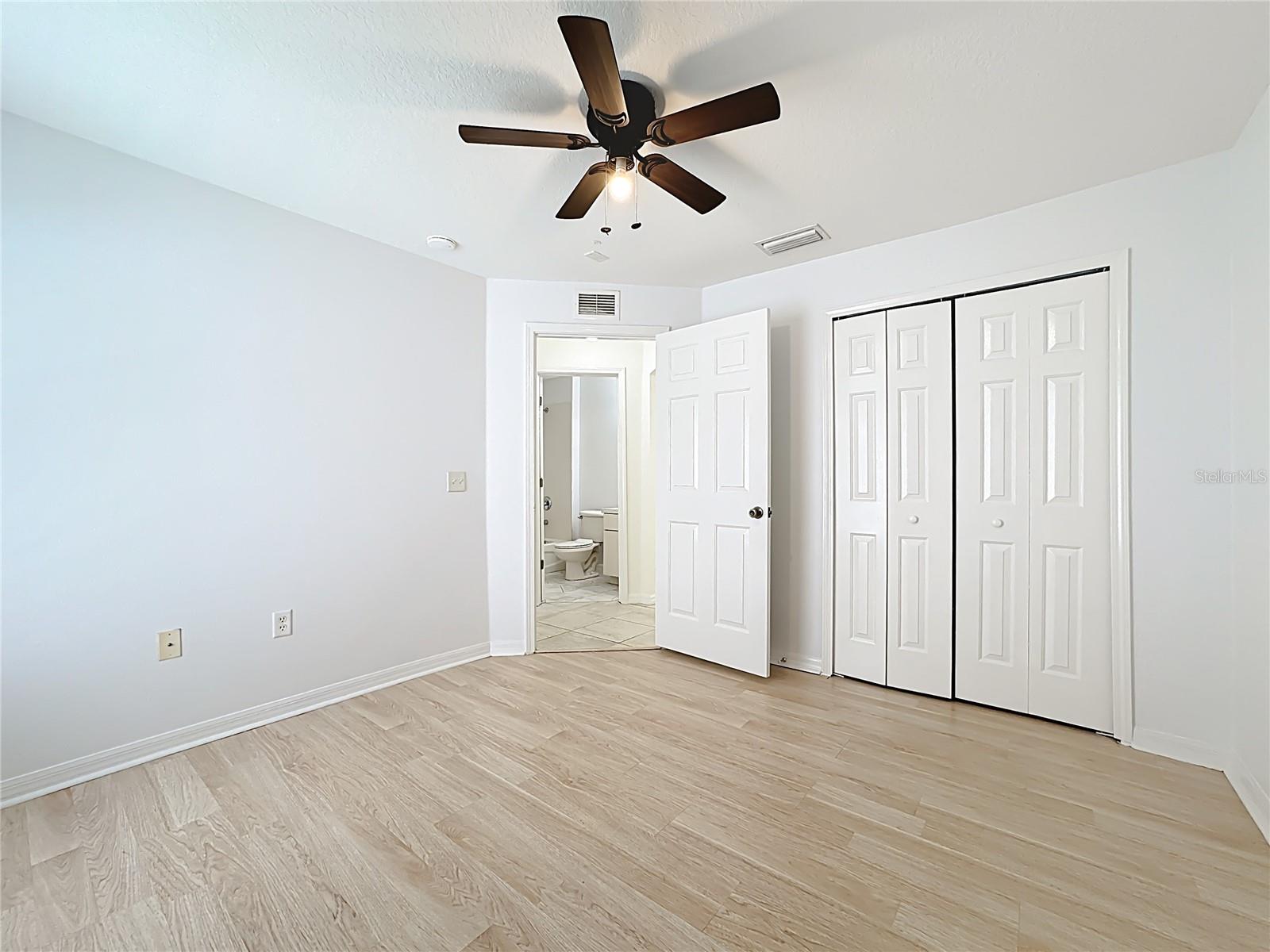 Image 14 of 25 For 4011 Day Bridge Place