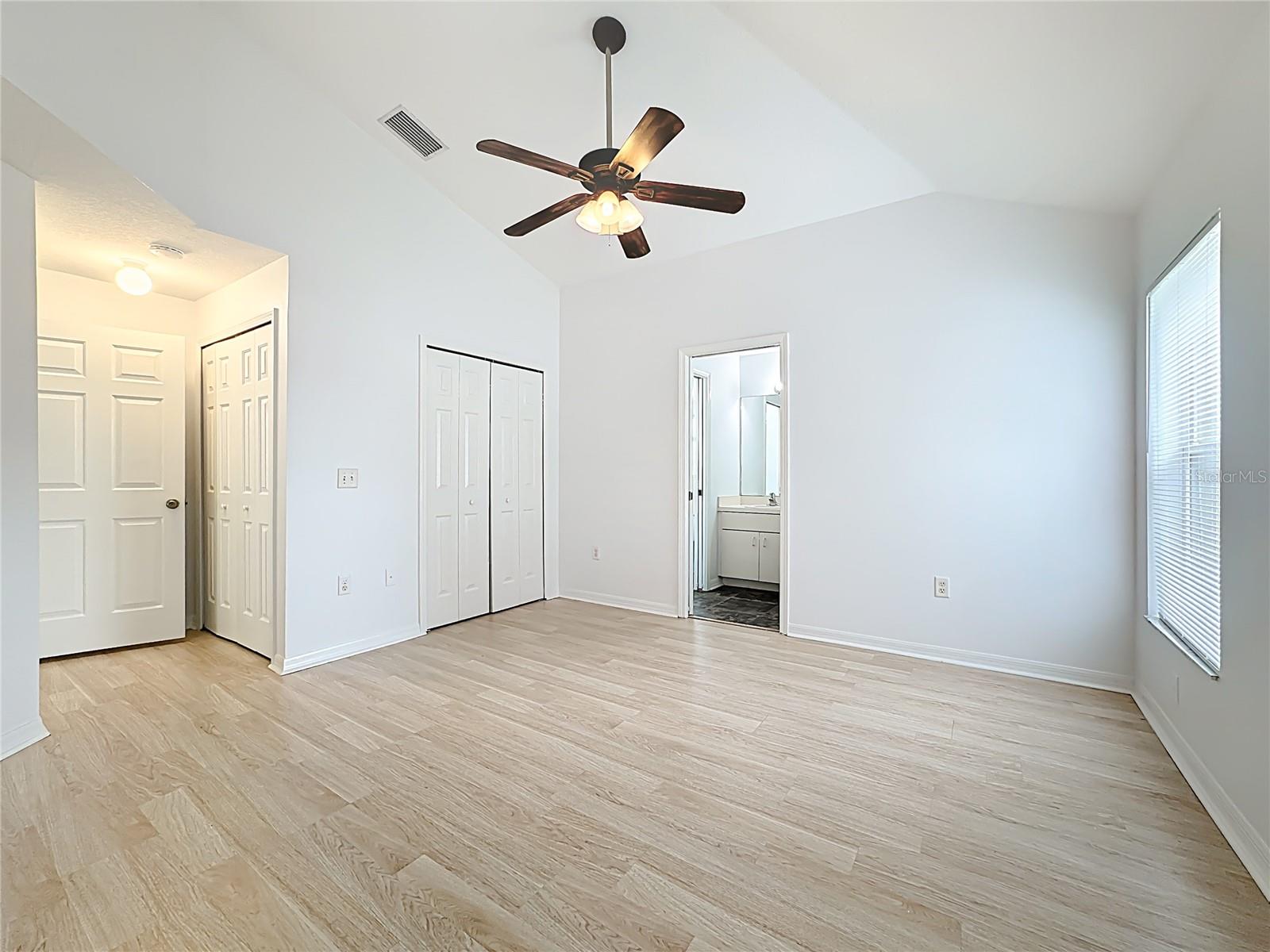 Image 21 of 25 For 4011 Day Bridge Place