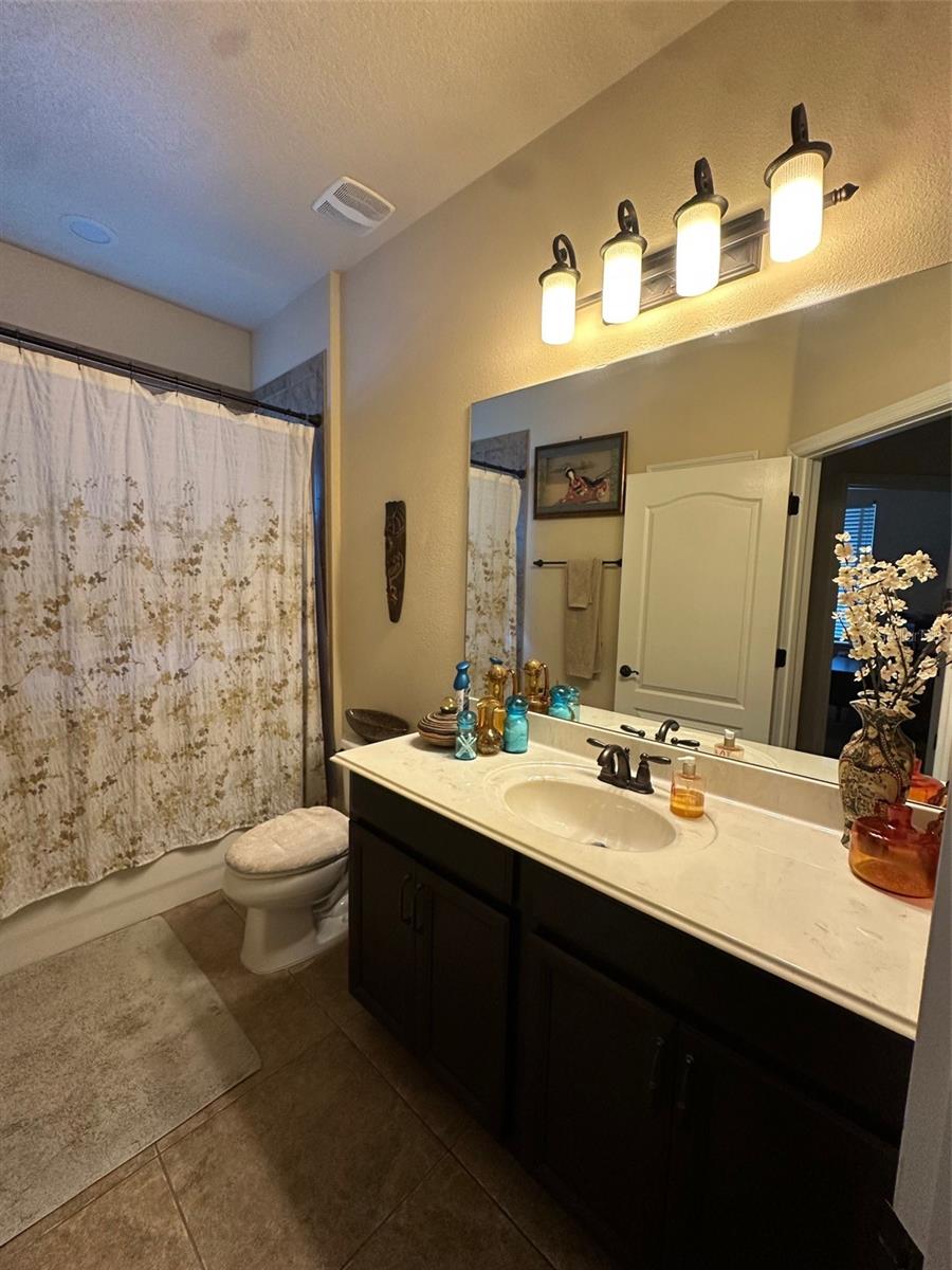 Image 14 of 15 For 7704 Desoto Street