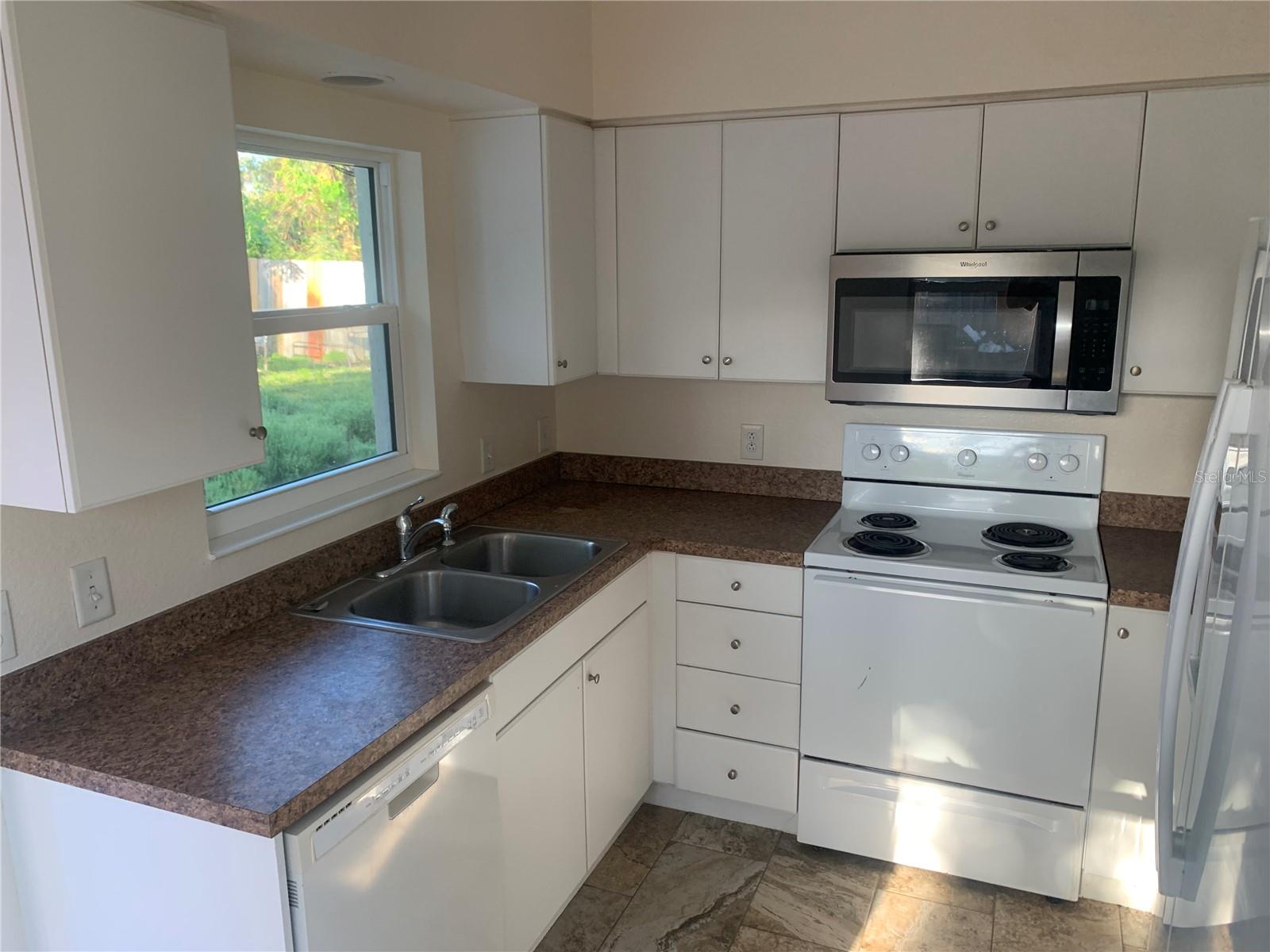 Image 8 of 13 For 365 Scott Street