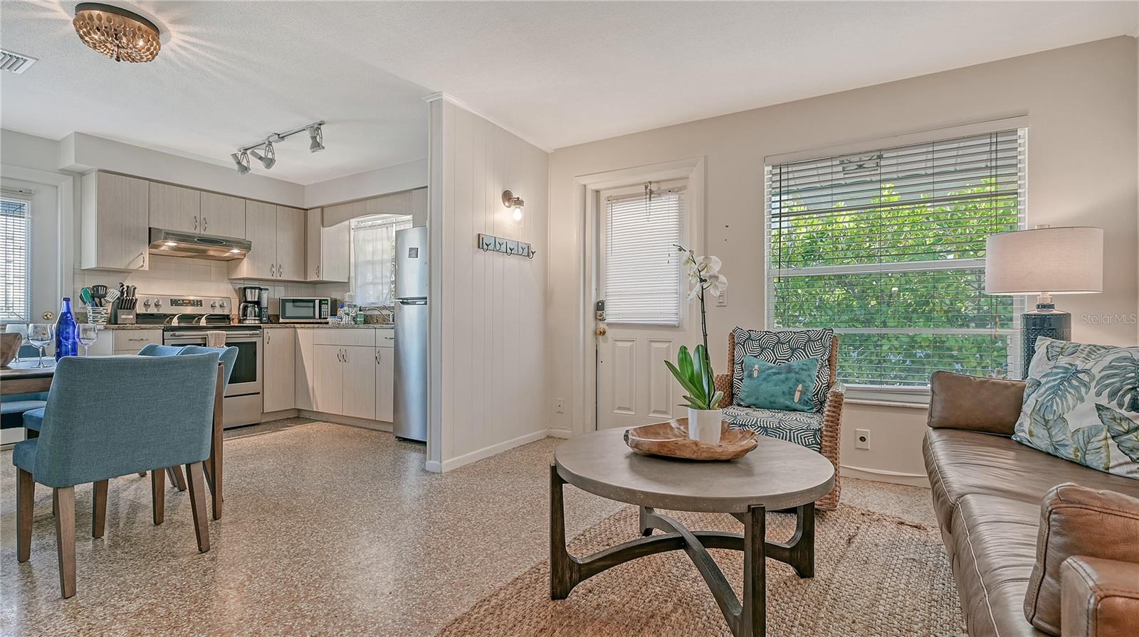 Image 17 of 83 For 107 Pine Avenue