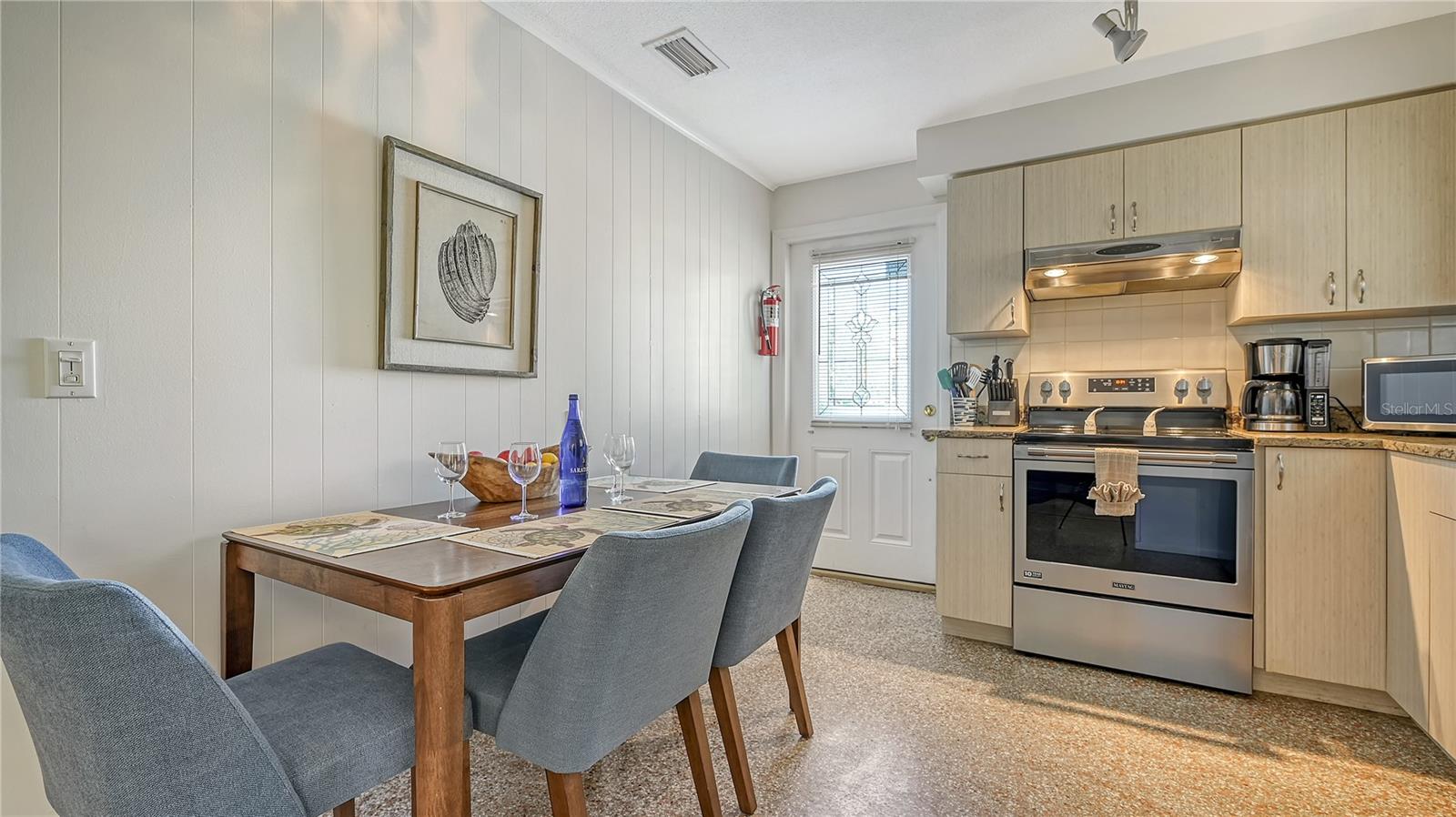 Image 20 of 83 For 107 Pine Avenue