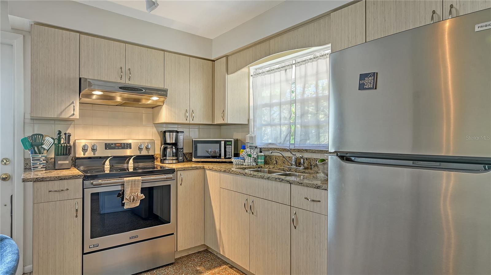 Image 21 of 83 For 107 Pine Avenue