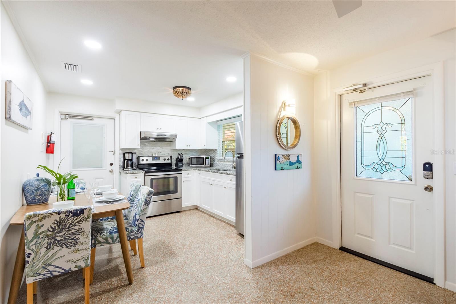 Image 32 of 83 For 107 Pine Avenue