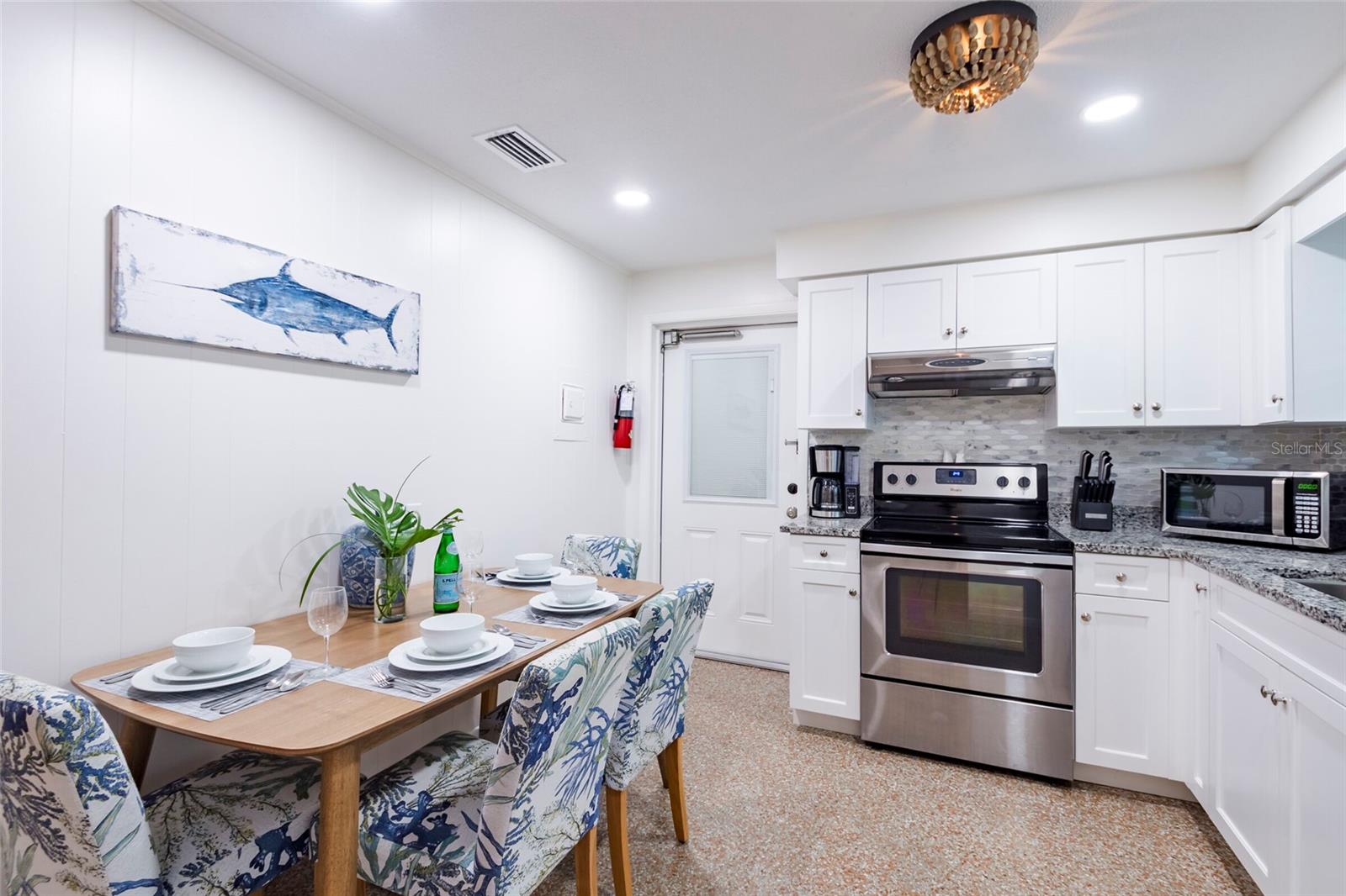 Image 34 of 83 For 107 Pine Avenue