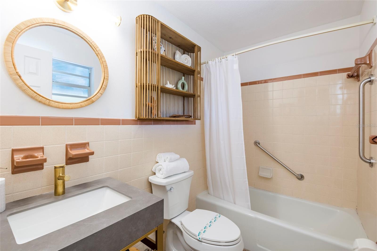 Image 64 of 83 For 107 Pine Avenue