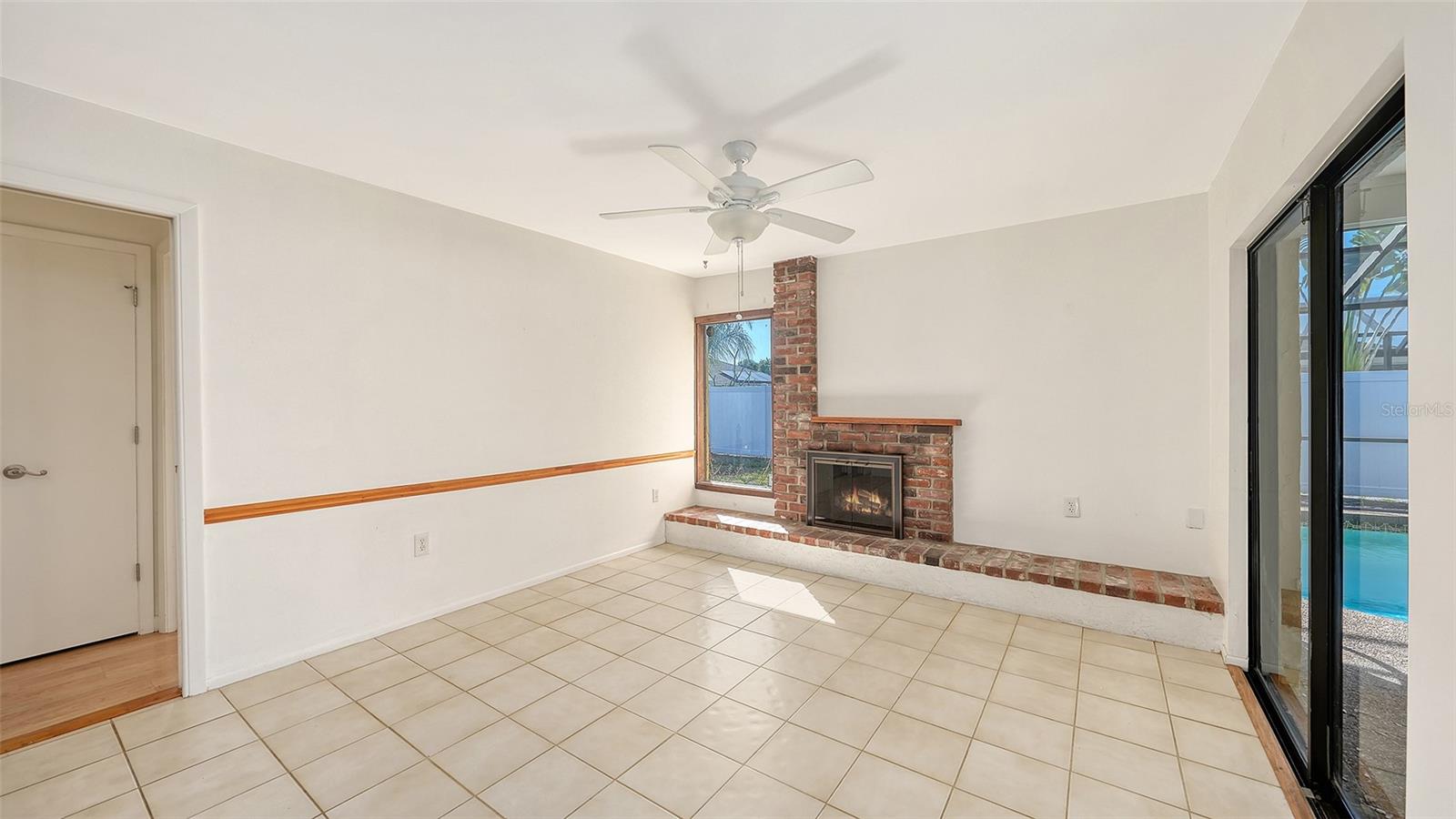 Image 10 of 35 For 1844 Oak View Drive