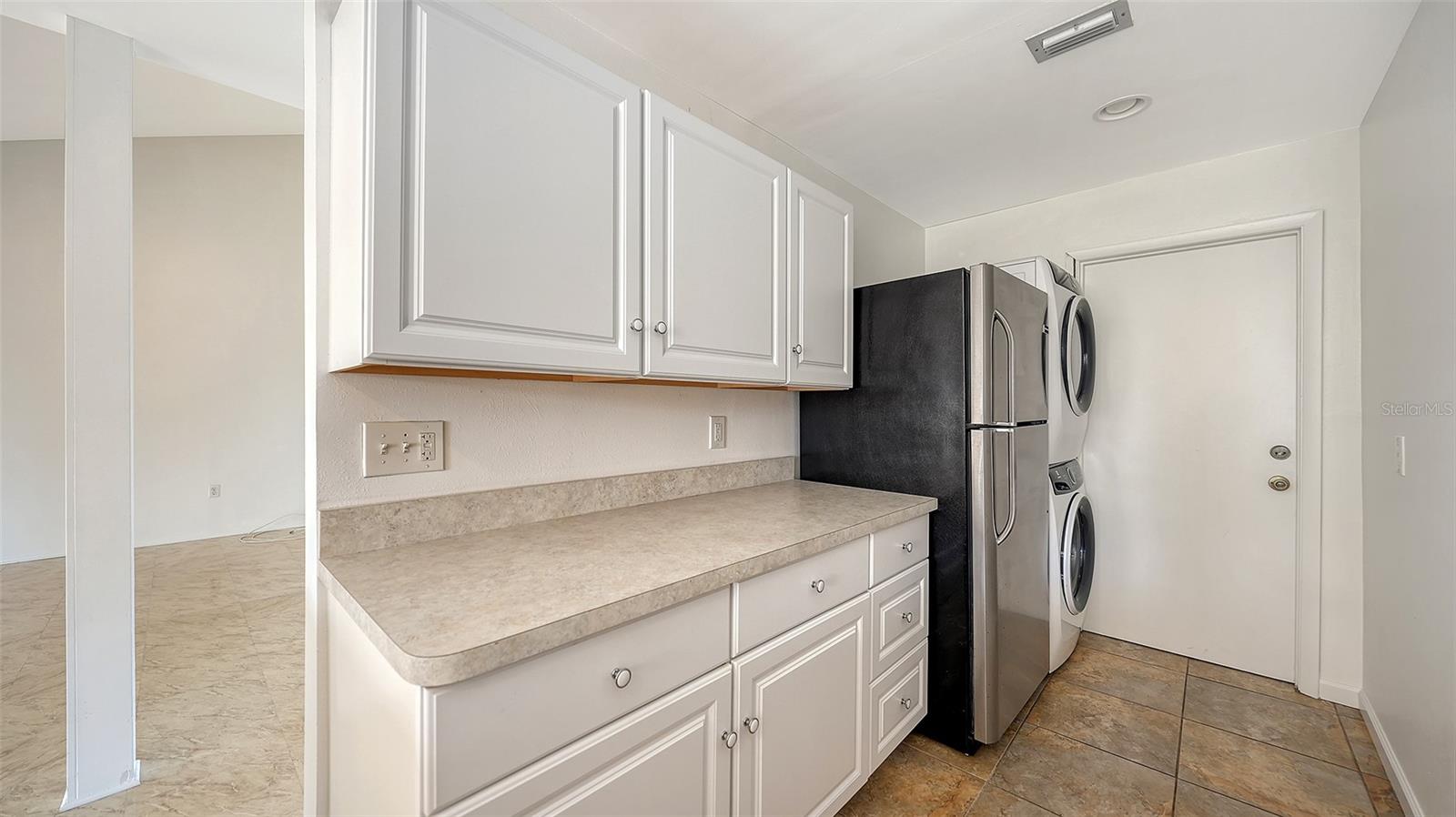 Image 15 of 35 For 1844 Oak View Drive