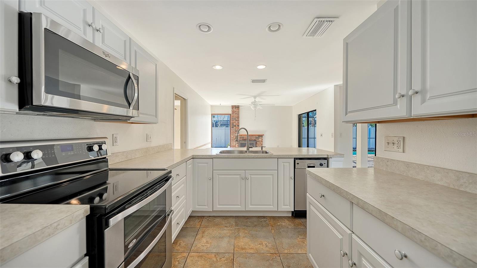 Image 16 of 35 For 1844 Oak View Drive