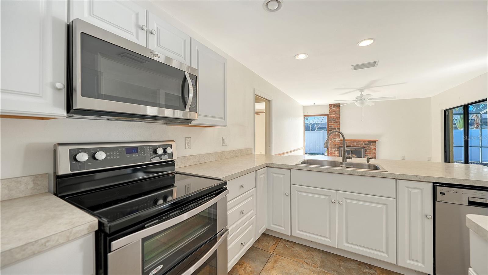 Image 17 of 35 For 1844 Oak View Drive