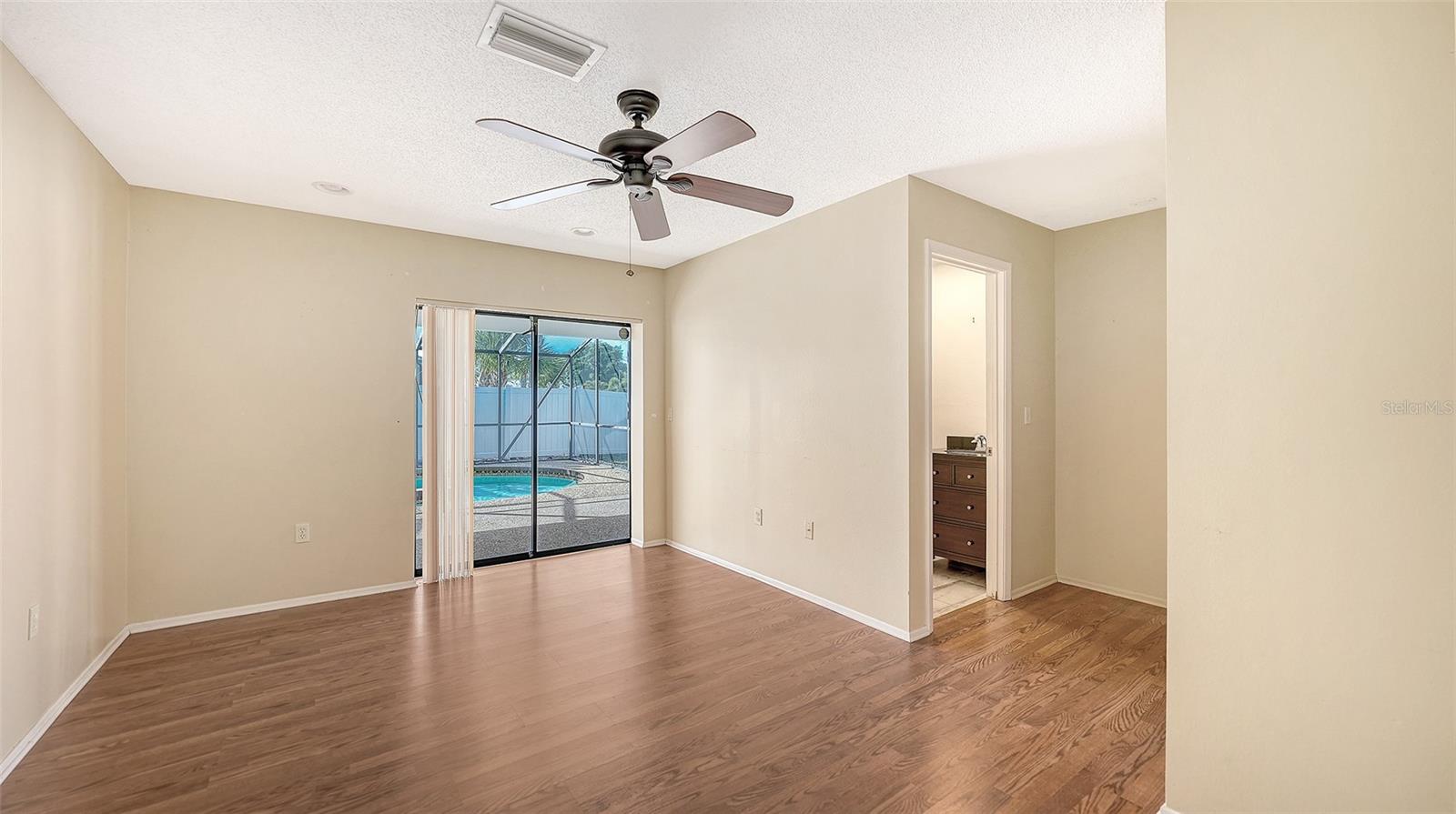 Image 19 of 35 For 1844 Oak View Drive