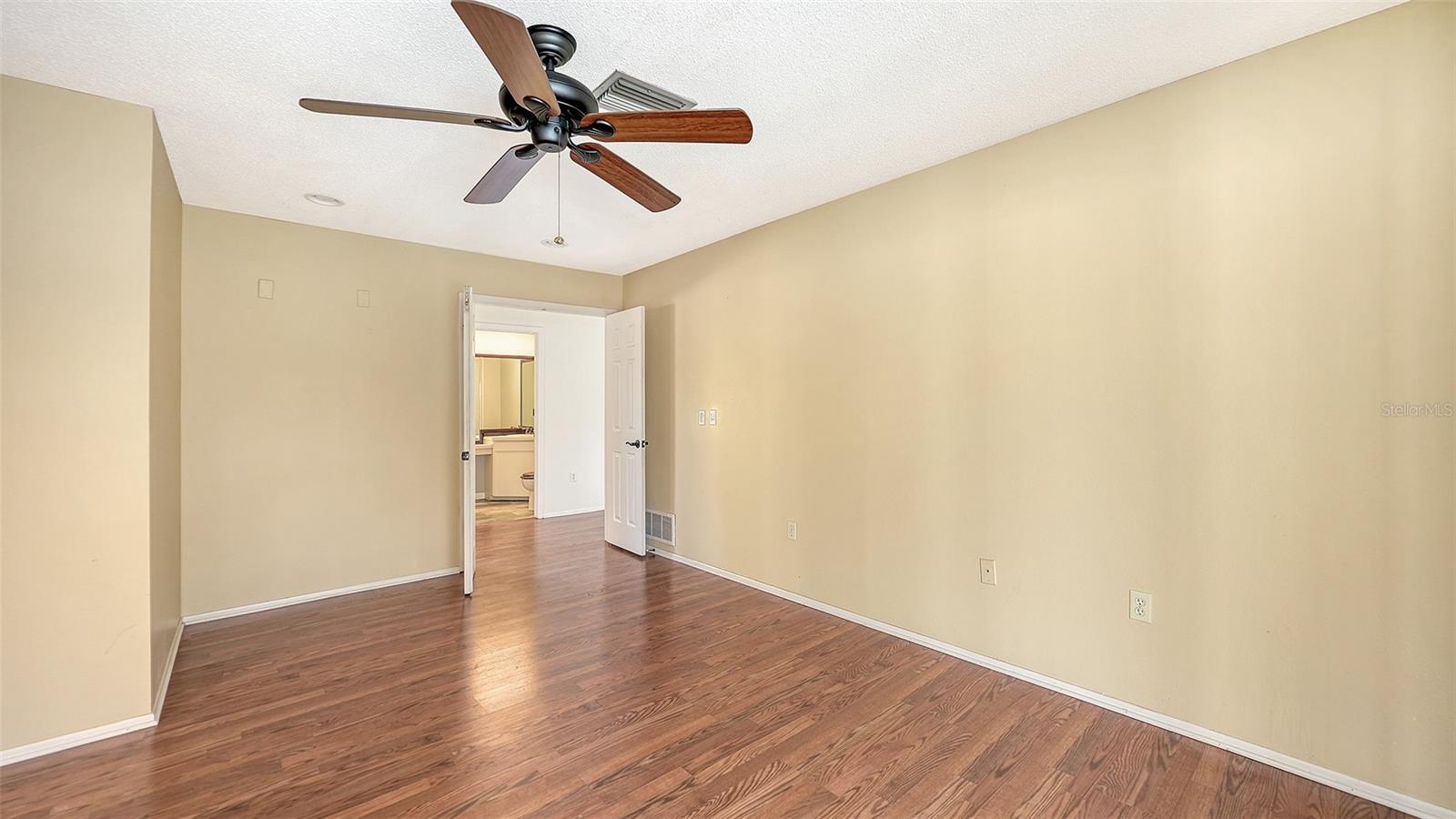 Image 20 of 35 For 1844 Oak View Drive