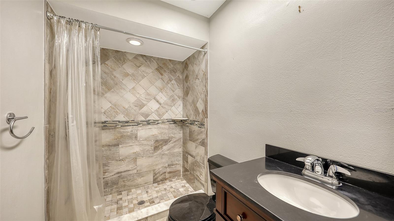 Image 21 of 35 For 1844 Oak View Drive