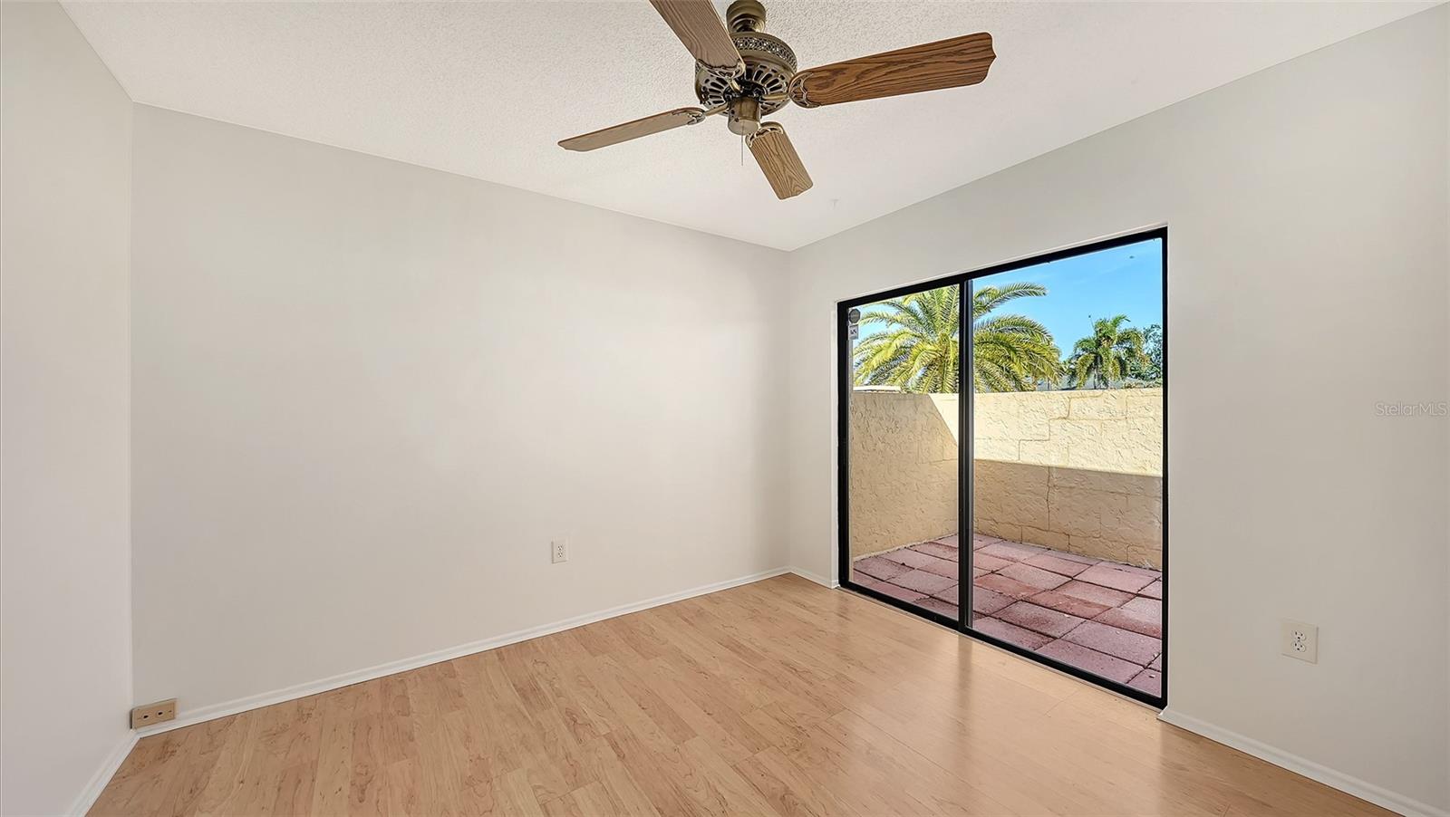 Image 22 of 35 For 1844 Oak View Drive