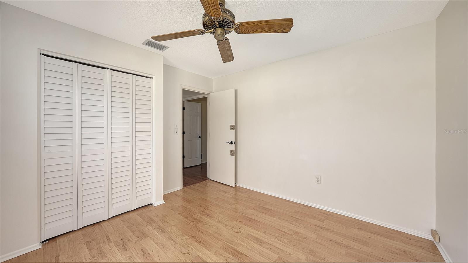 Image 23 of 35 For 1844 Oak View Drive