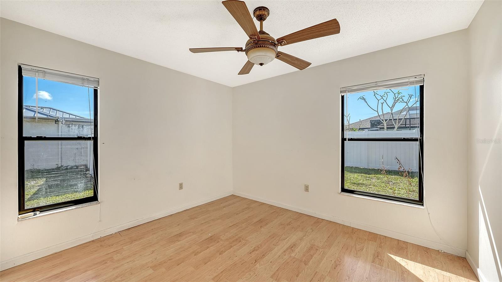 Image 24 of 35 For 1844 Oak View Drive