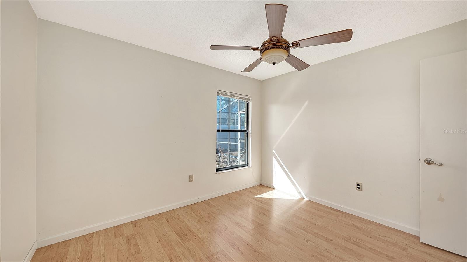 Image 26 of 35 For 1844 Oak View Drive