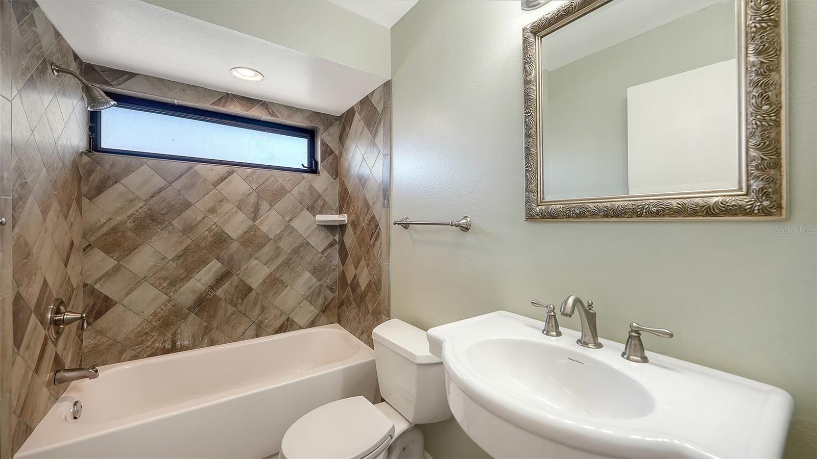 Image 27 of 35 For 1844 Oak View Drive