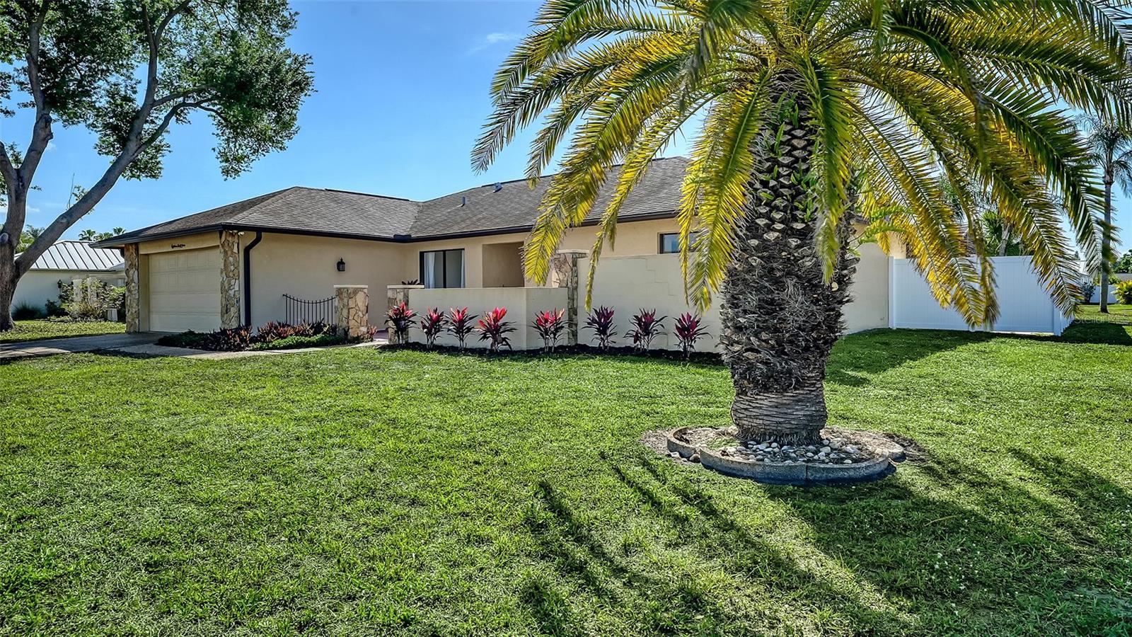 Image 3 of 35 For 1844 Oak View Drive