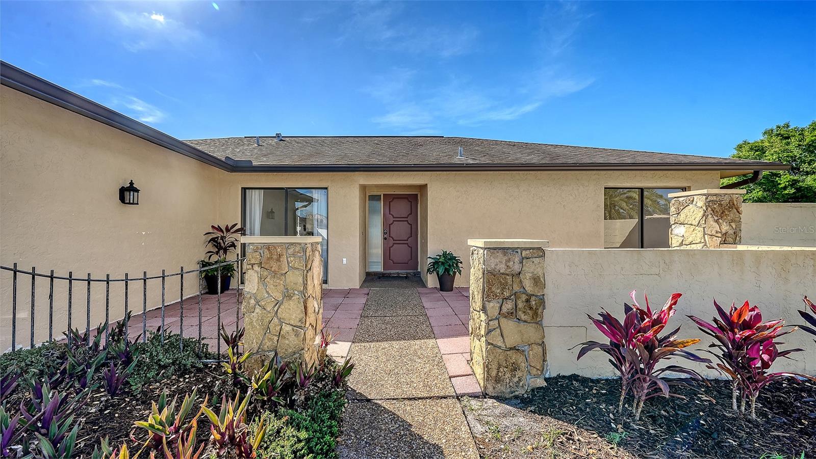 Image 4 of 35 For 1844 Oak View Drive