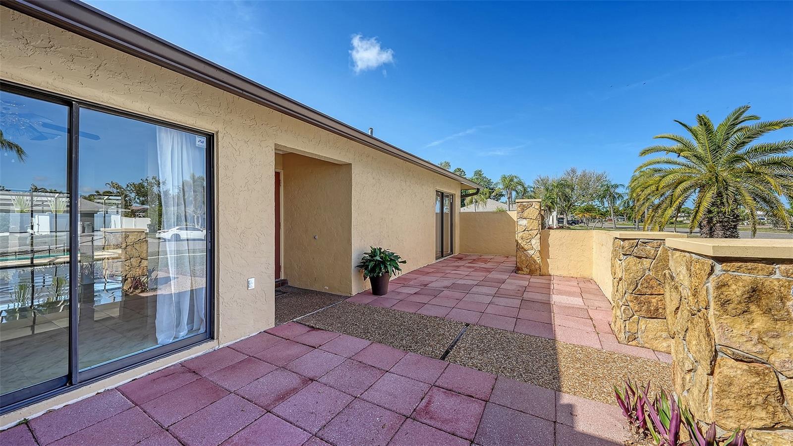 Image 5 of 35 For 1844 Oak View Drive