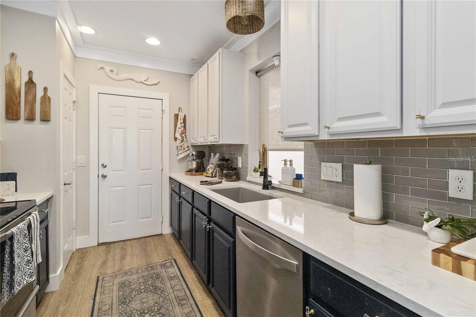 Image 4 of 27 For 7242 Hamilton Road