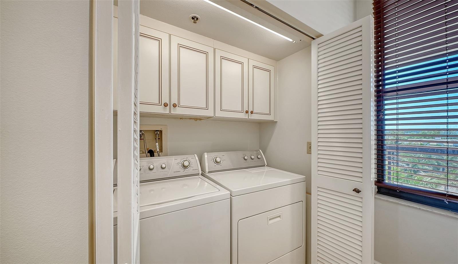 Listing photo id 11 for 1932 Harbourside Drive 242