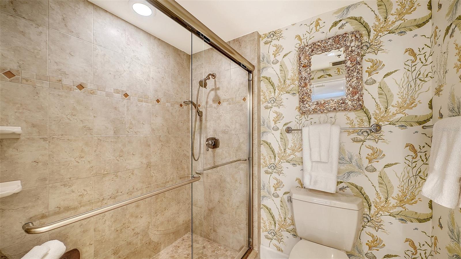 Listing photo id 15 for 1932 Harbourside Drive 242