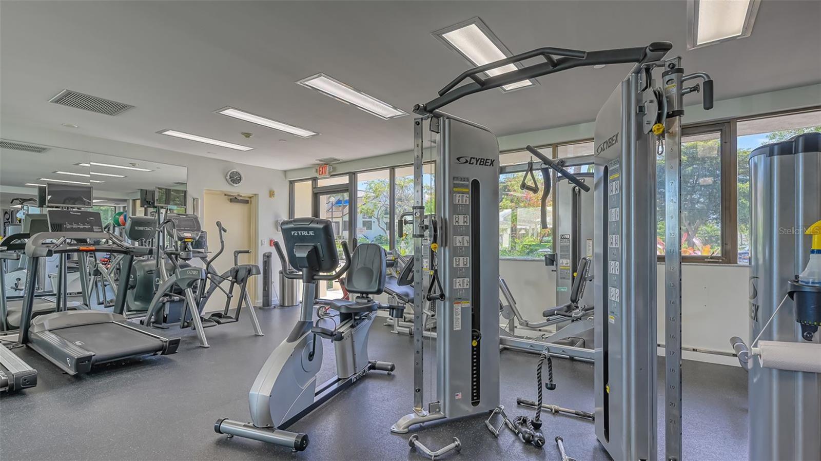 Listing photo id 25 for 1932 Harbourside Drive 242