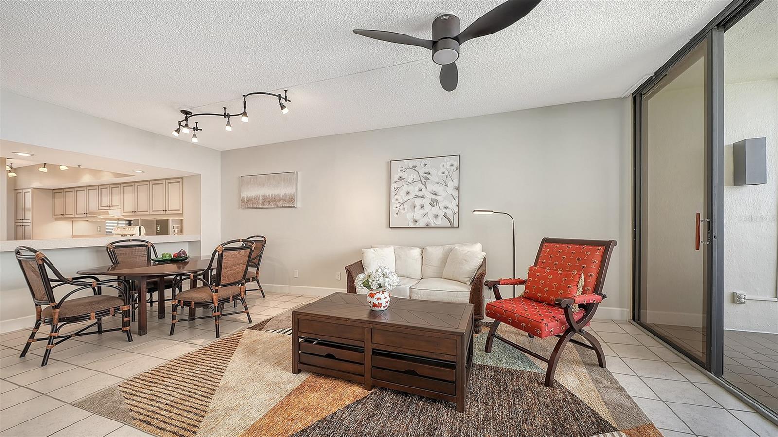 Listing photo id 27 for 1932 Harbourside Drive 242