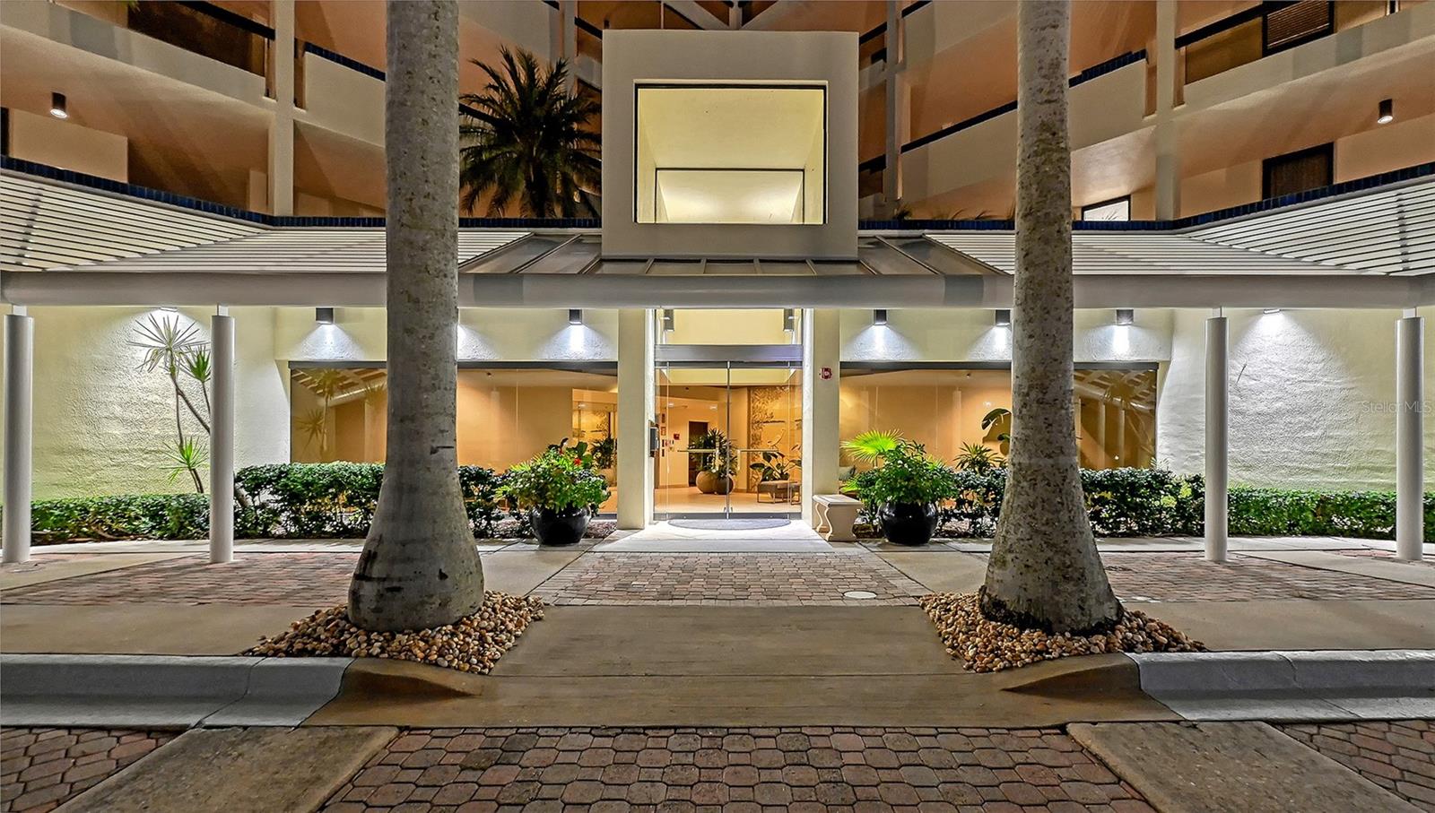 Listing photo id 1 for 1932 Harbourside Drive 242