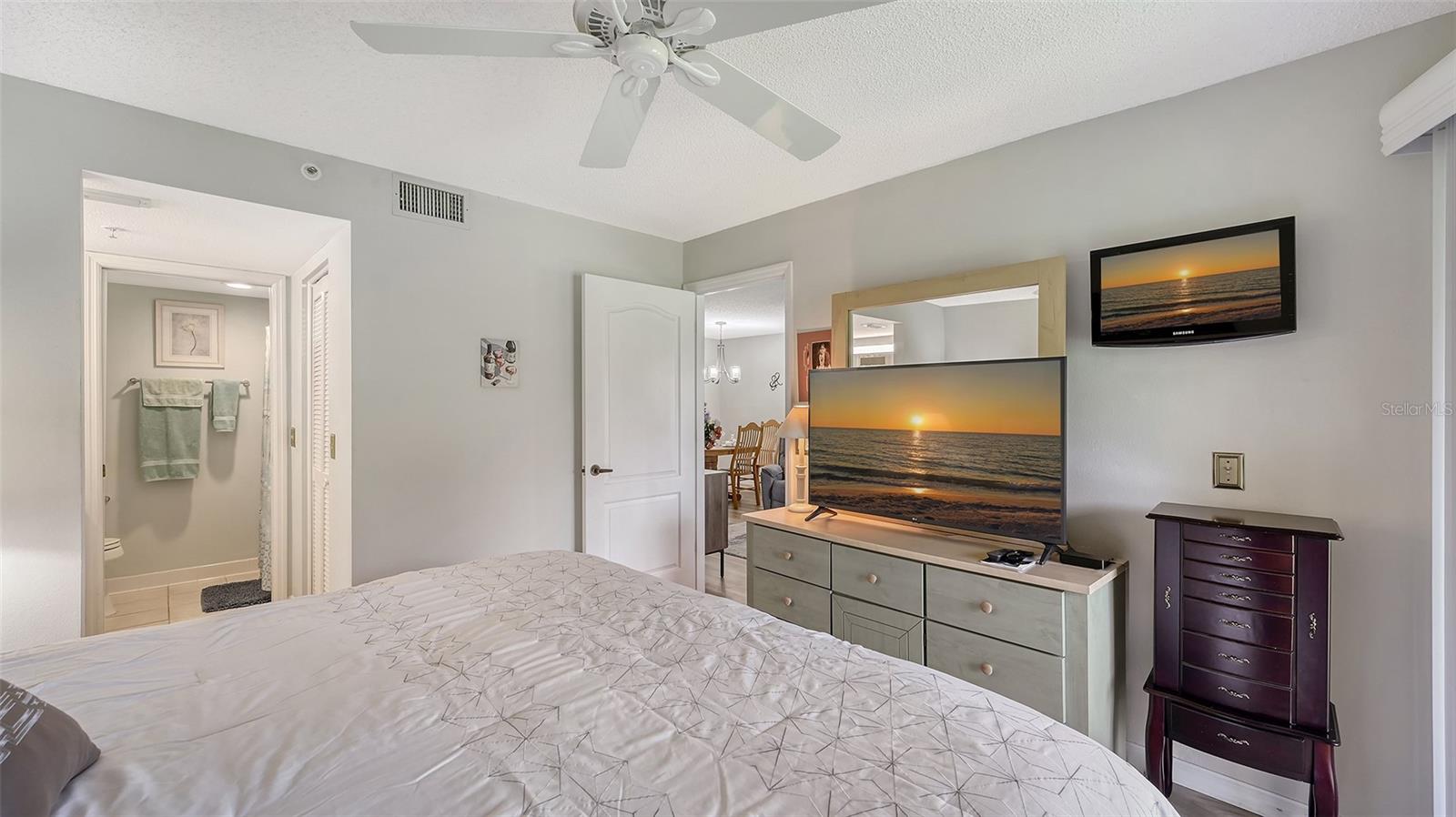 Image 19 of 47 For 6505 Stone River Road 209