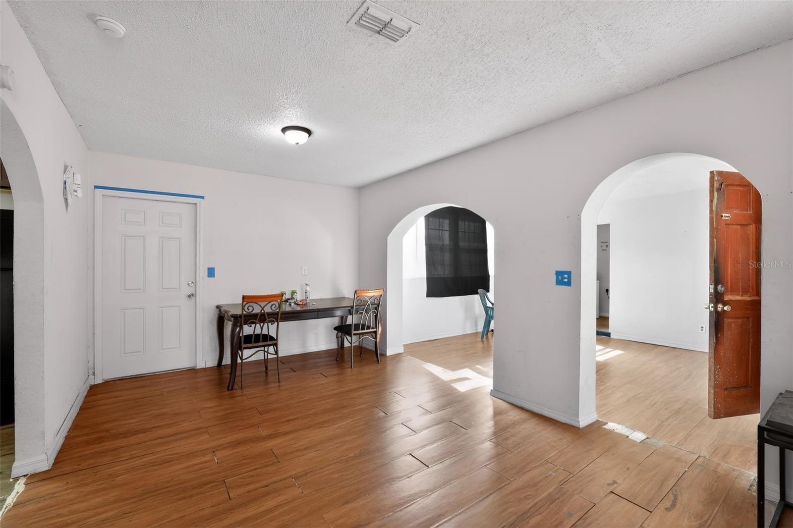 Image 12 of 33 For 2086 Martin Luther King Jr Boulevard