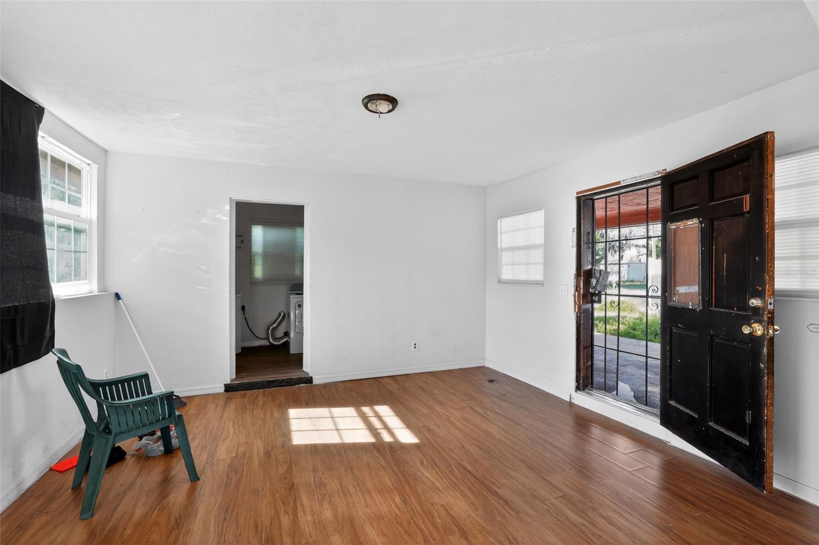 Image 14 of 33 For 2086 Martin Luther King Jr Boulevard