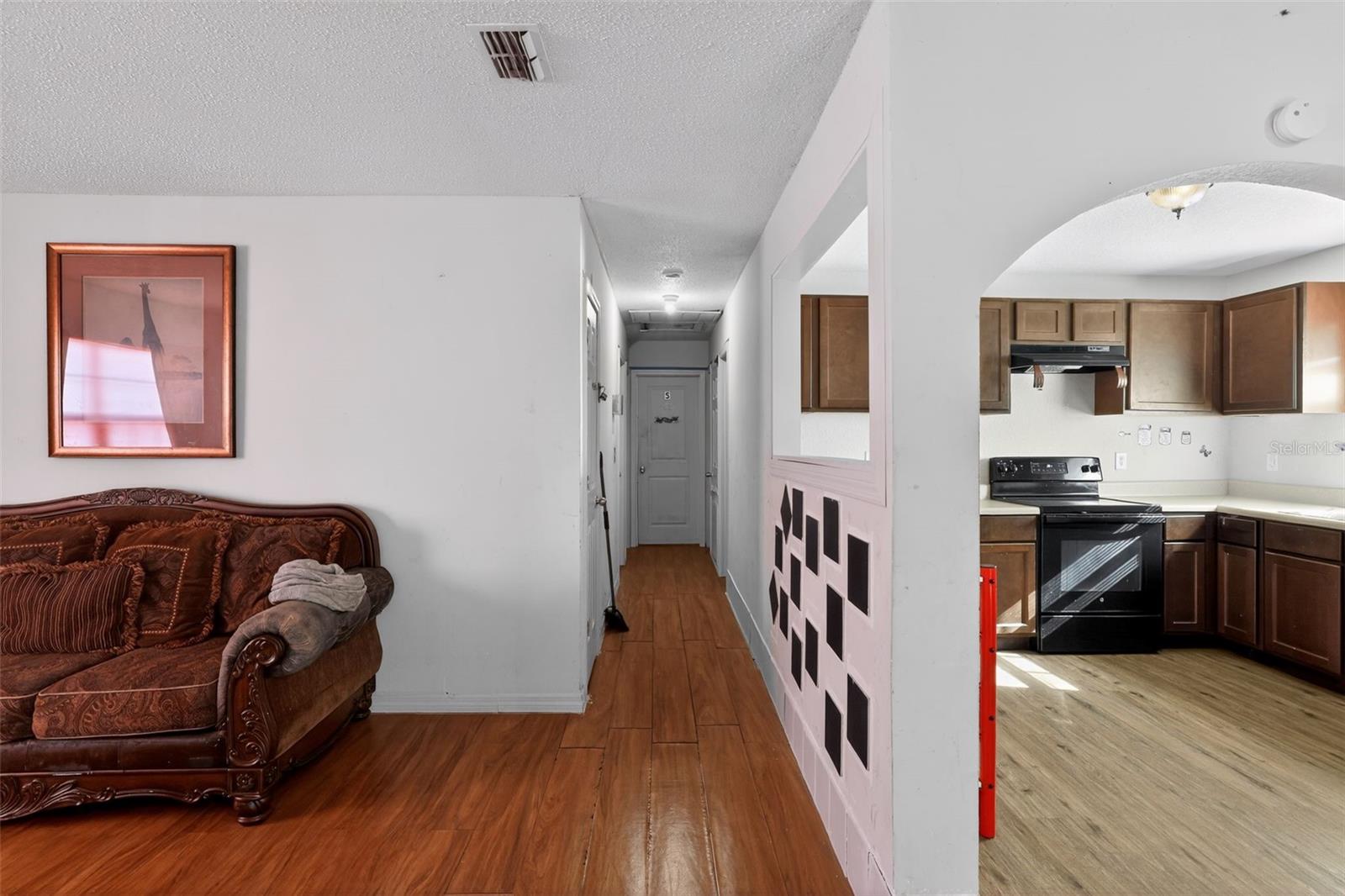 Image 5 of 33 For 2086 Martin Luther King Jr Boulevard