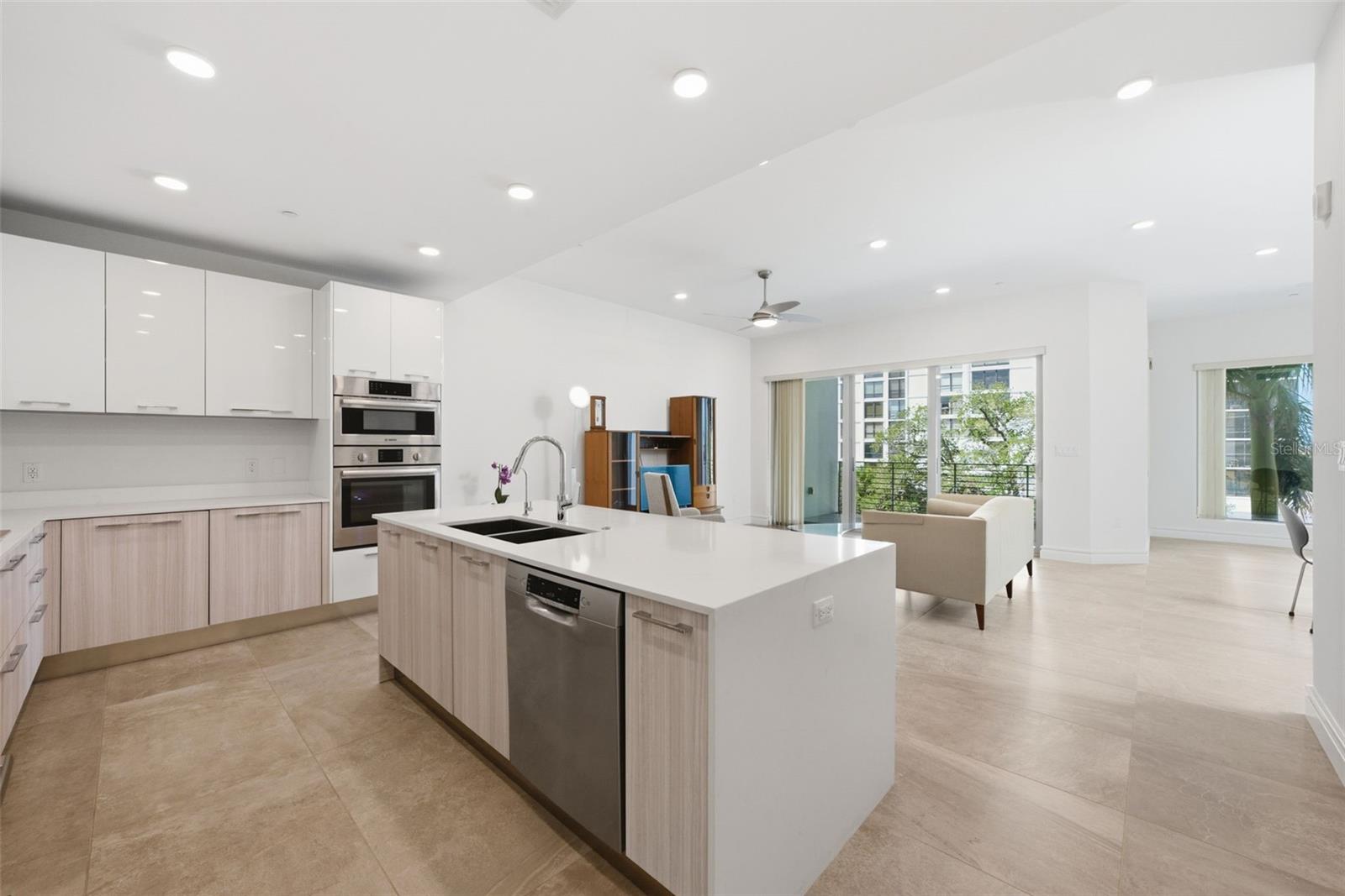 Image 12 of 40 For 711 Palm Avenue 302